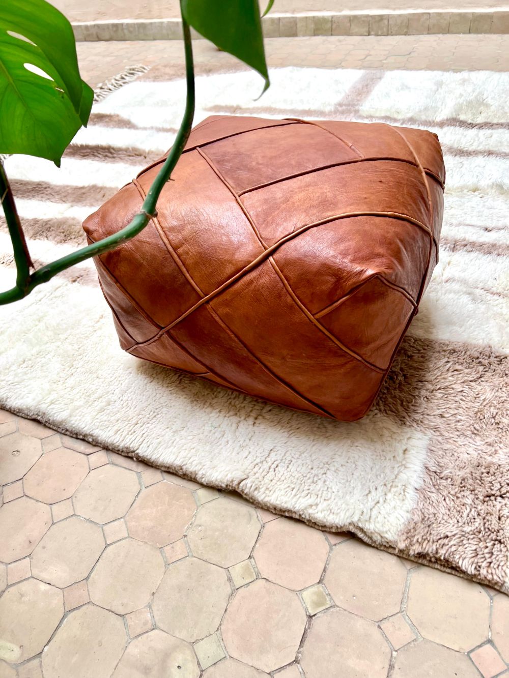 Leather Pouf Tuohi - Medium