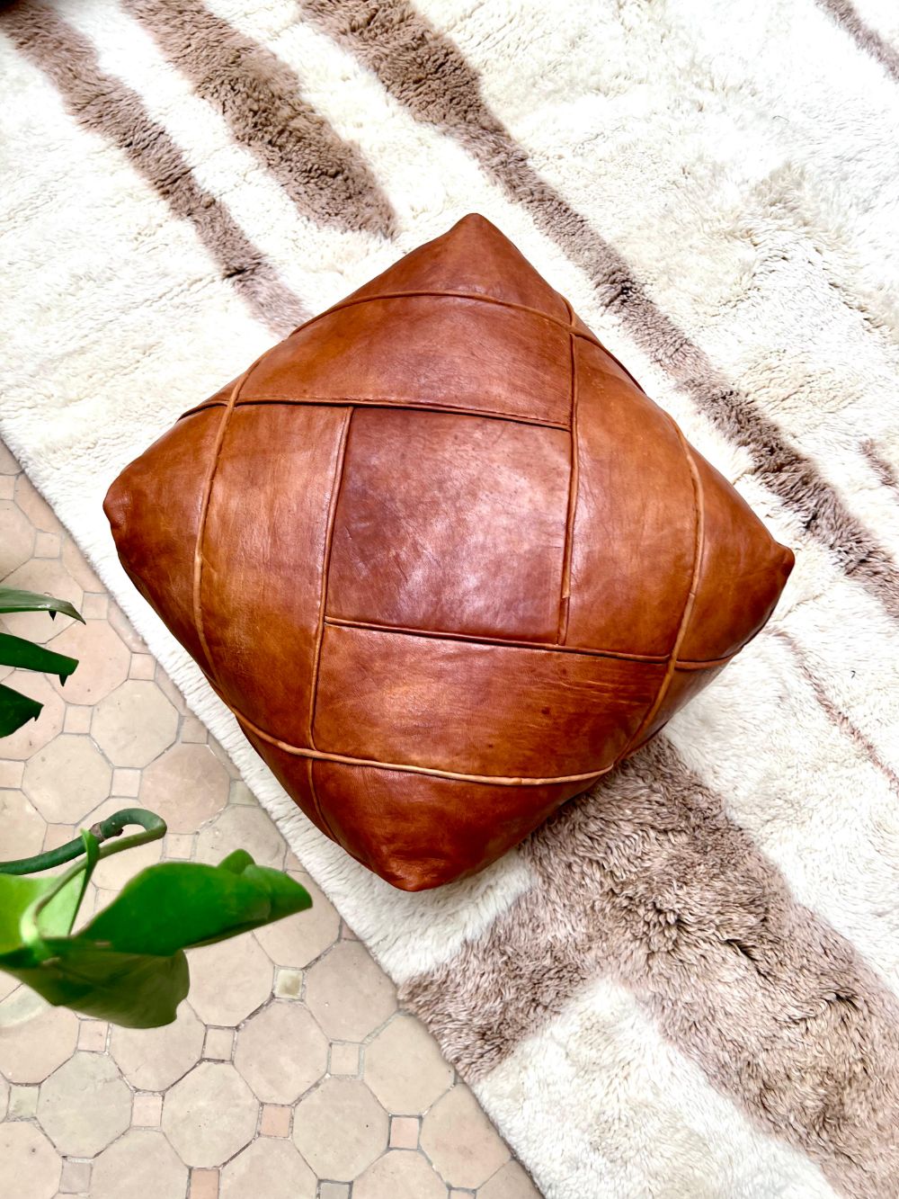Leather Pouf Tuohi - Medium