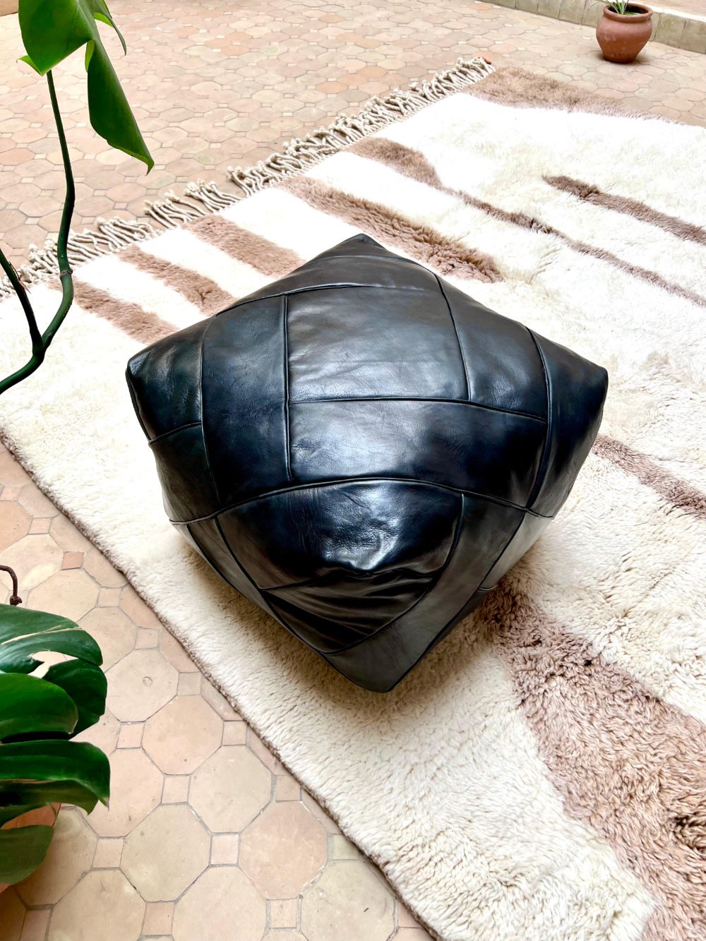 Leather Pouf Tuohi - Medium
