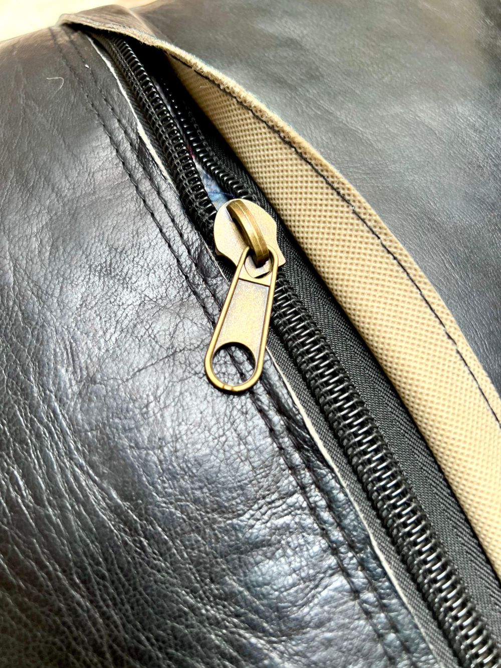 Leather Pouf Tuohi - Medium