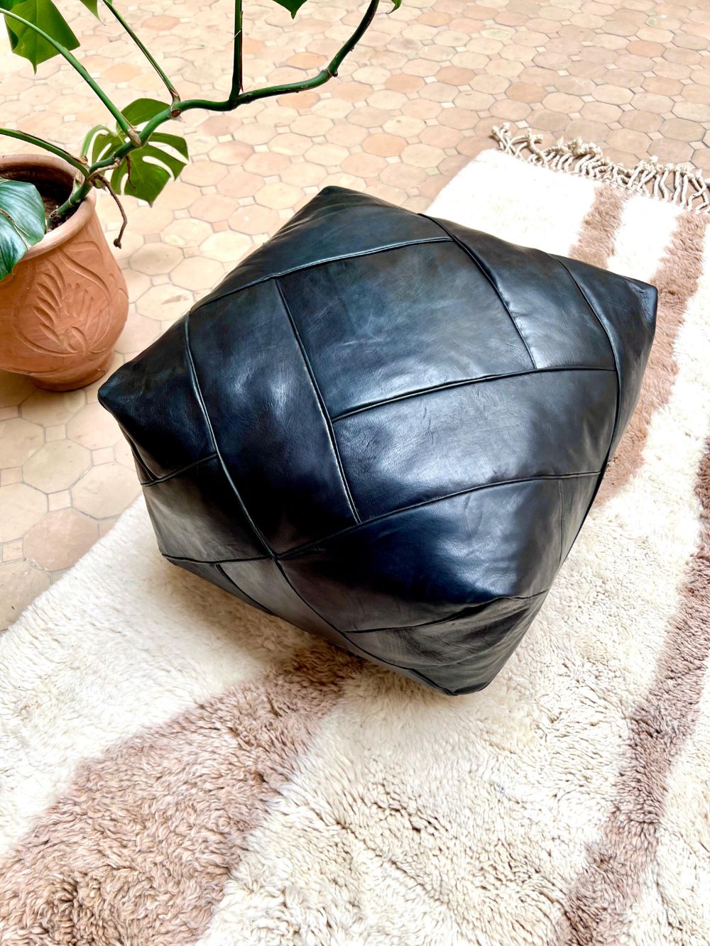 Leather Pouf Tuohi - Medium