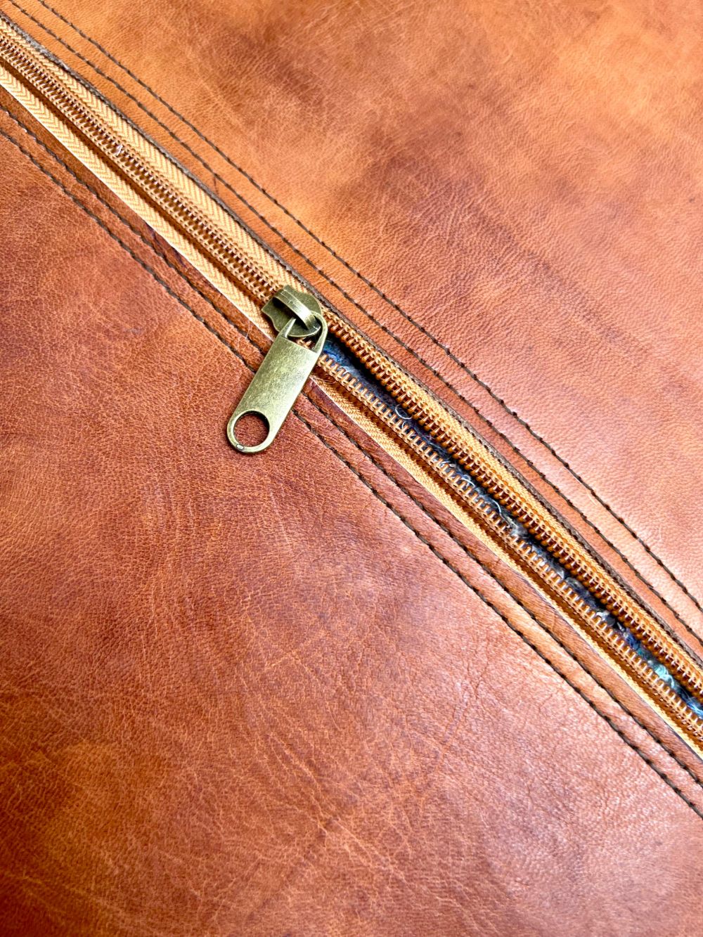 Leather Pouf Tuohi - Large