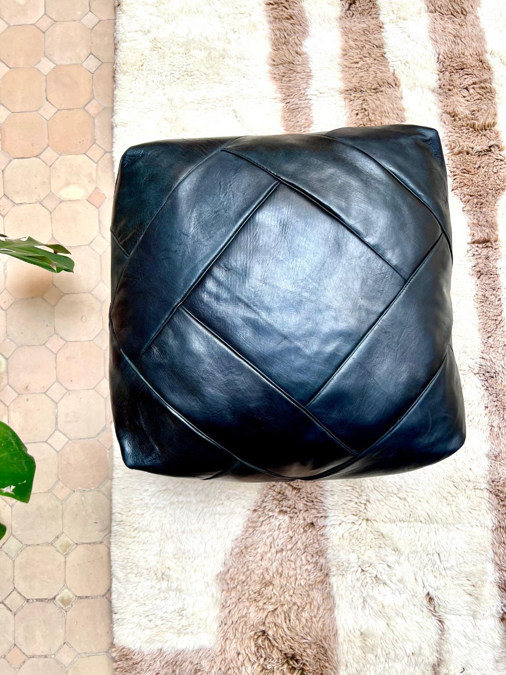Leather Pouf Tuohi - Medium