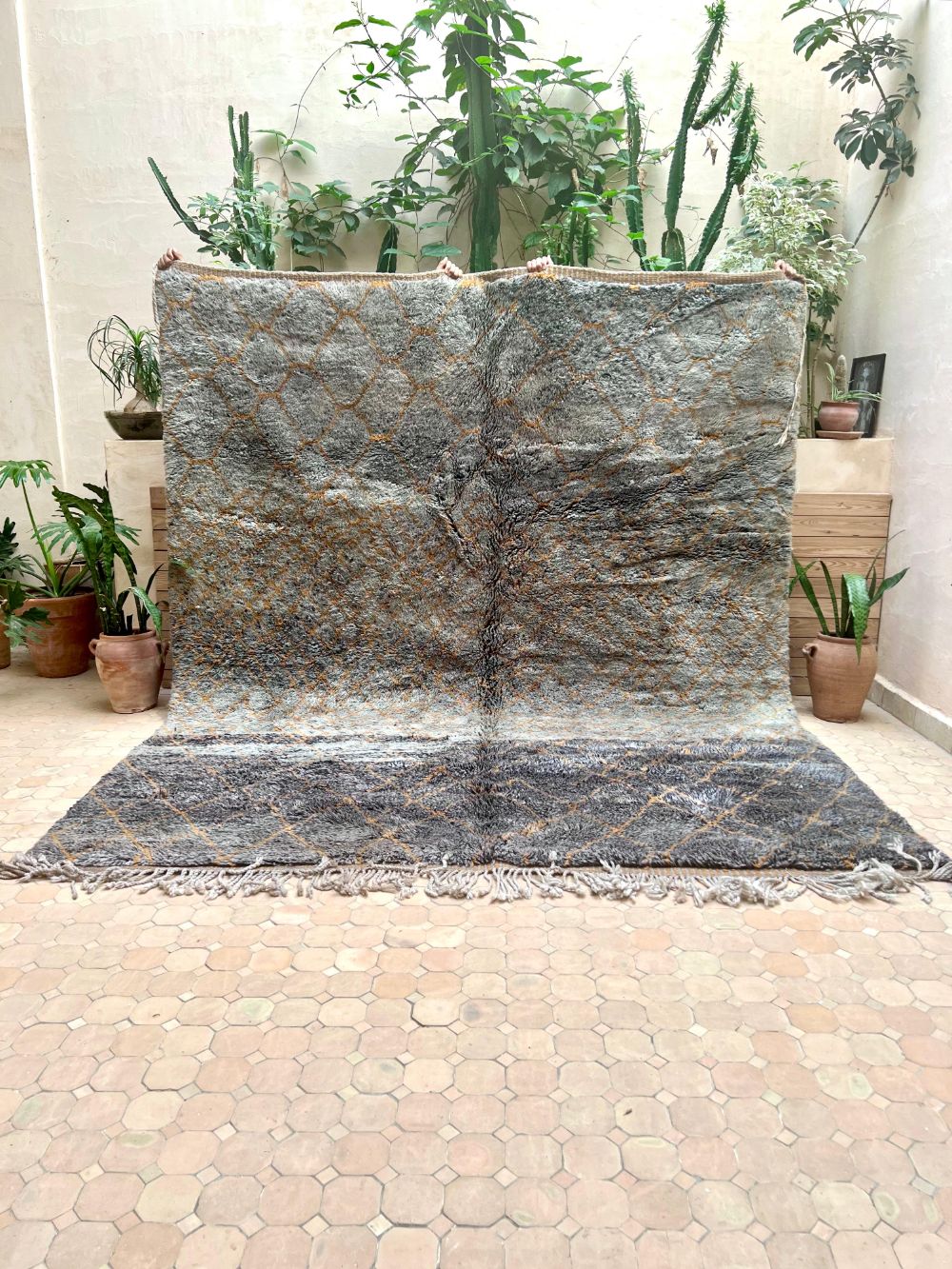 Marokkolainen Musta Pantteri matto 310x255cm