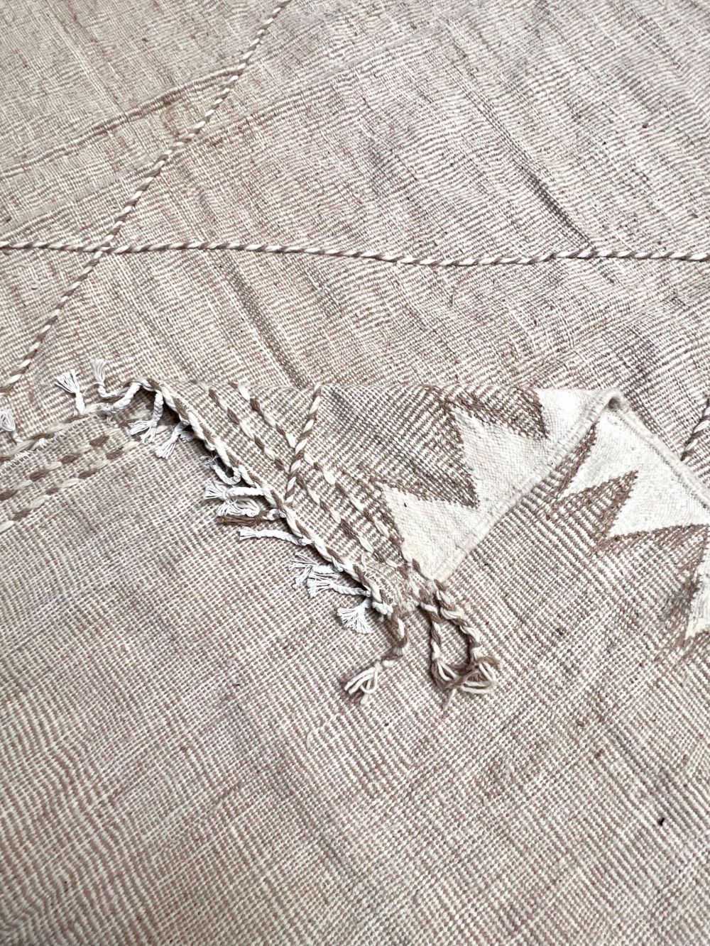 Marokkolainen nukaton matto 425x285cm