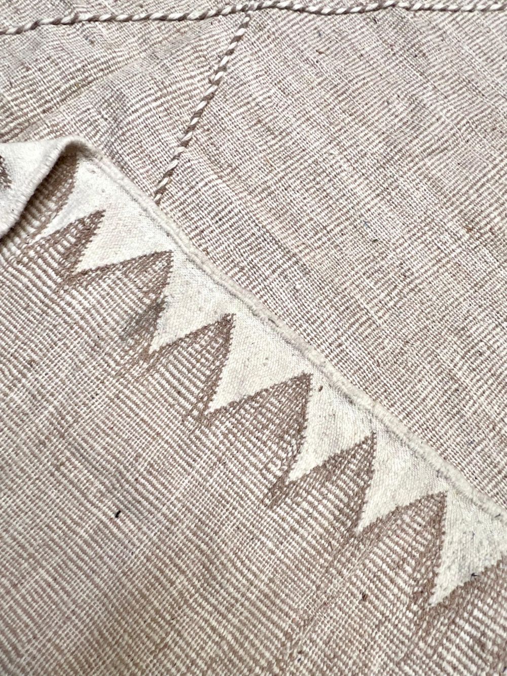 Marokkolainen nukaton matto 425x285cm