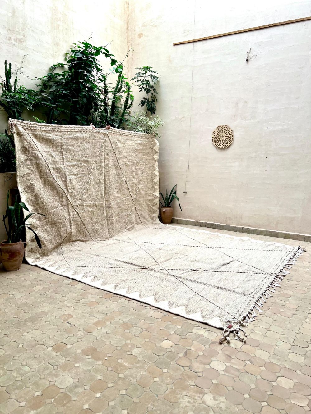 Marokkolainen nukaton matto 425x285cm