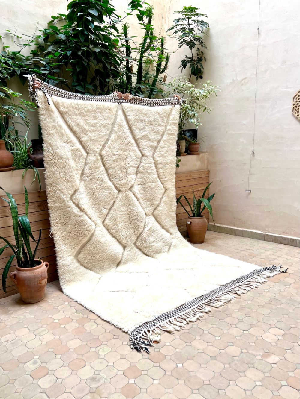 Marokkolainen mustavalkoinen matto 280x170cm