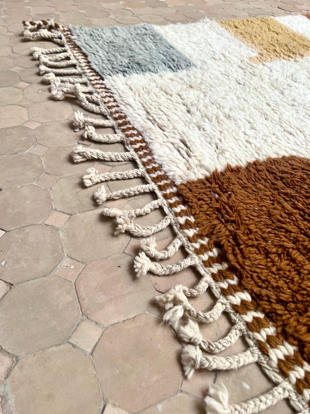 Marokkolainen Azilal-matto 355x250cm