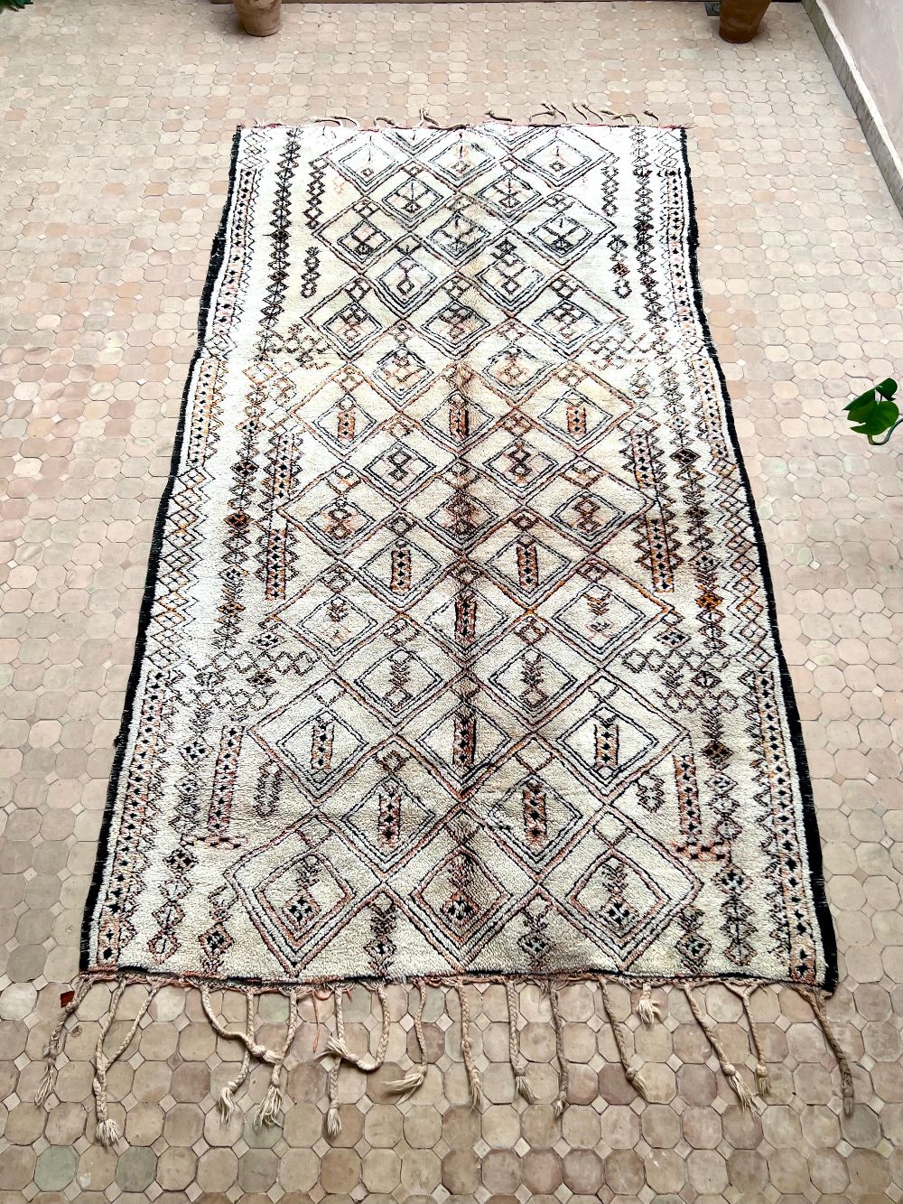 Moroccan Vintage Beni Ouarain Rug 390x210cm