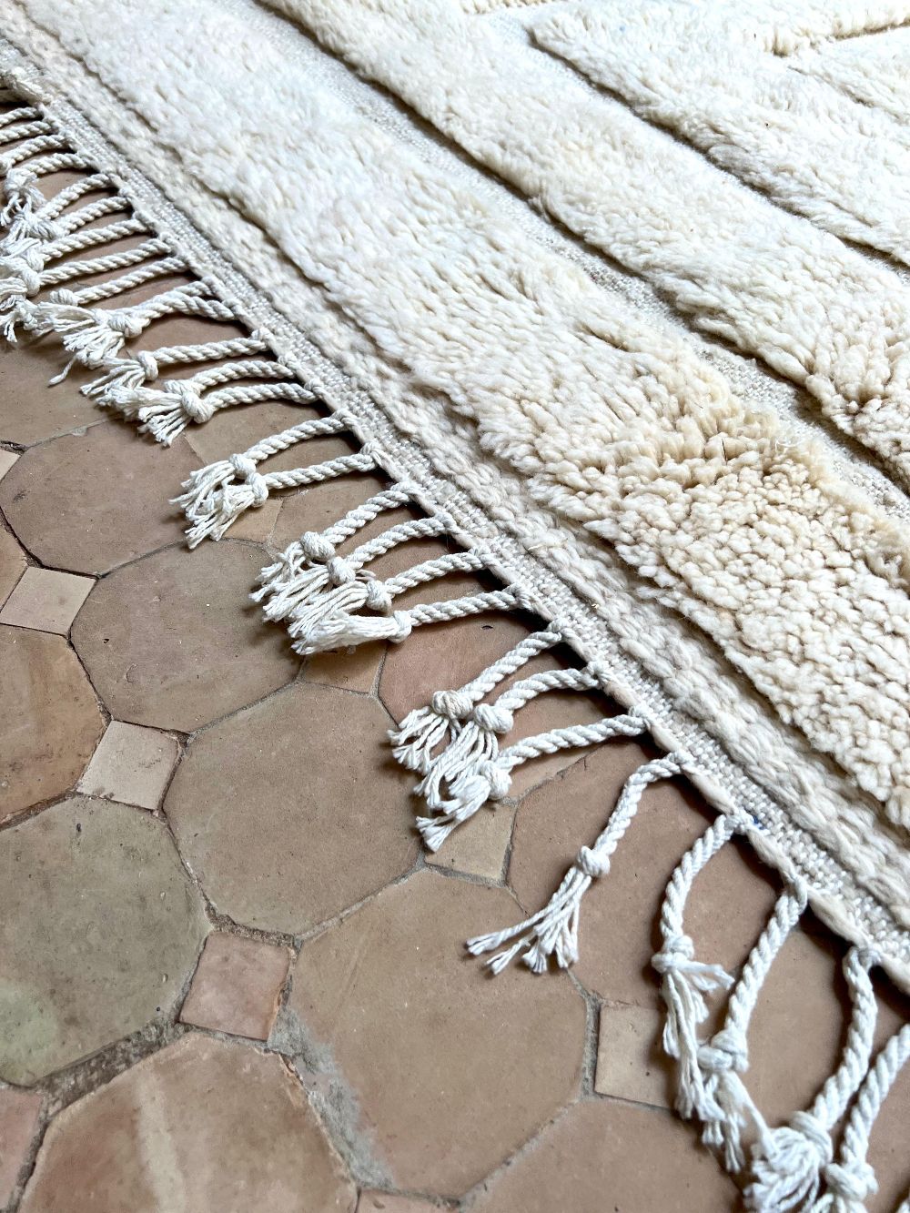 Marokkolainen valkoinen matto 345x245cm