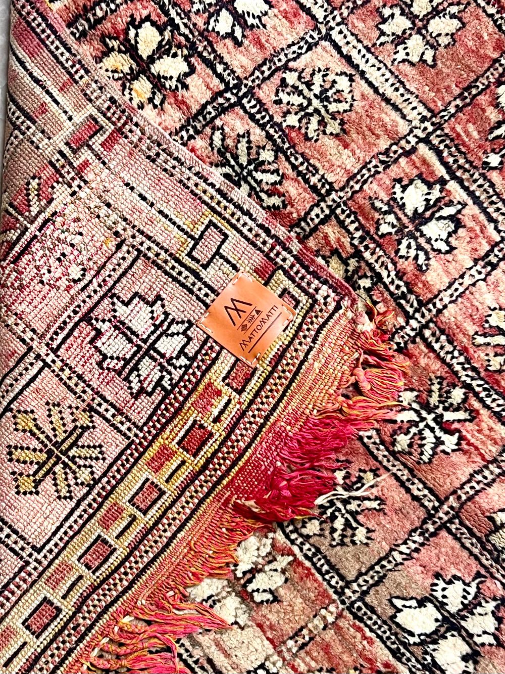 Moroccan Vintage Boujaad Rug 120x105cm