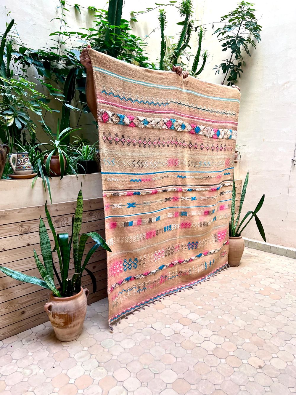 Marokkolainen nukaton matto 190x165cm