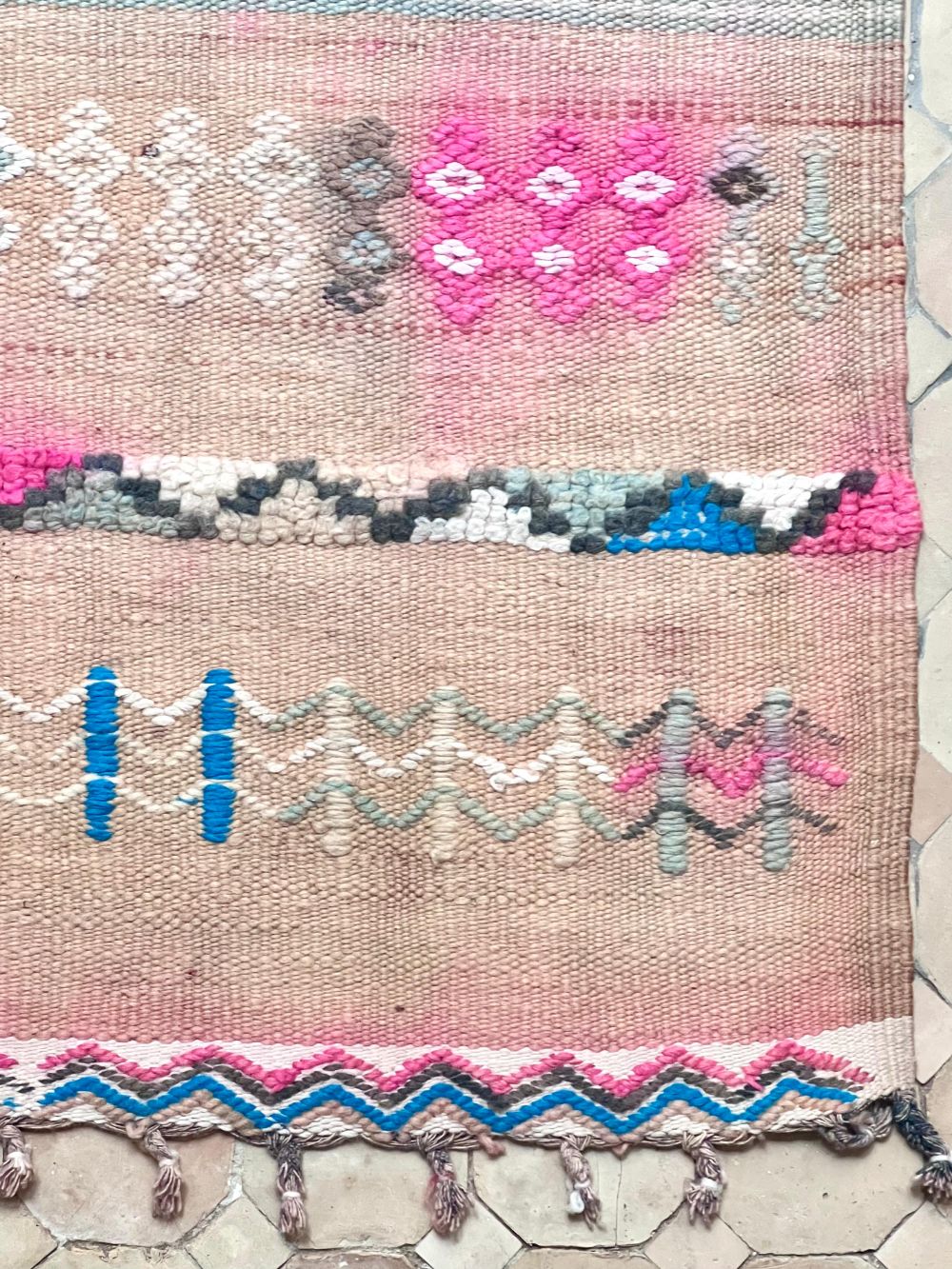 Marokkolainen nukaton matto 190x165cm