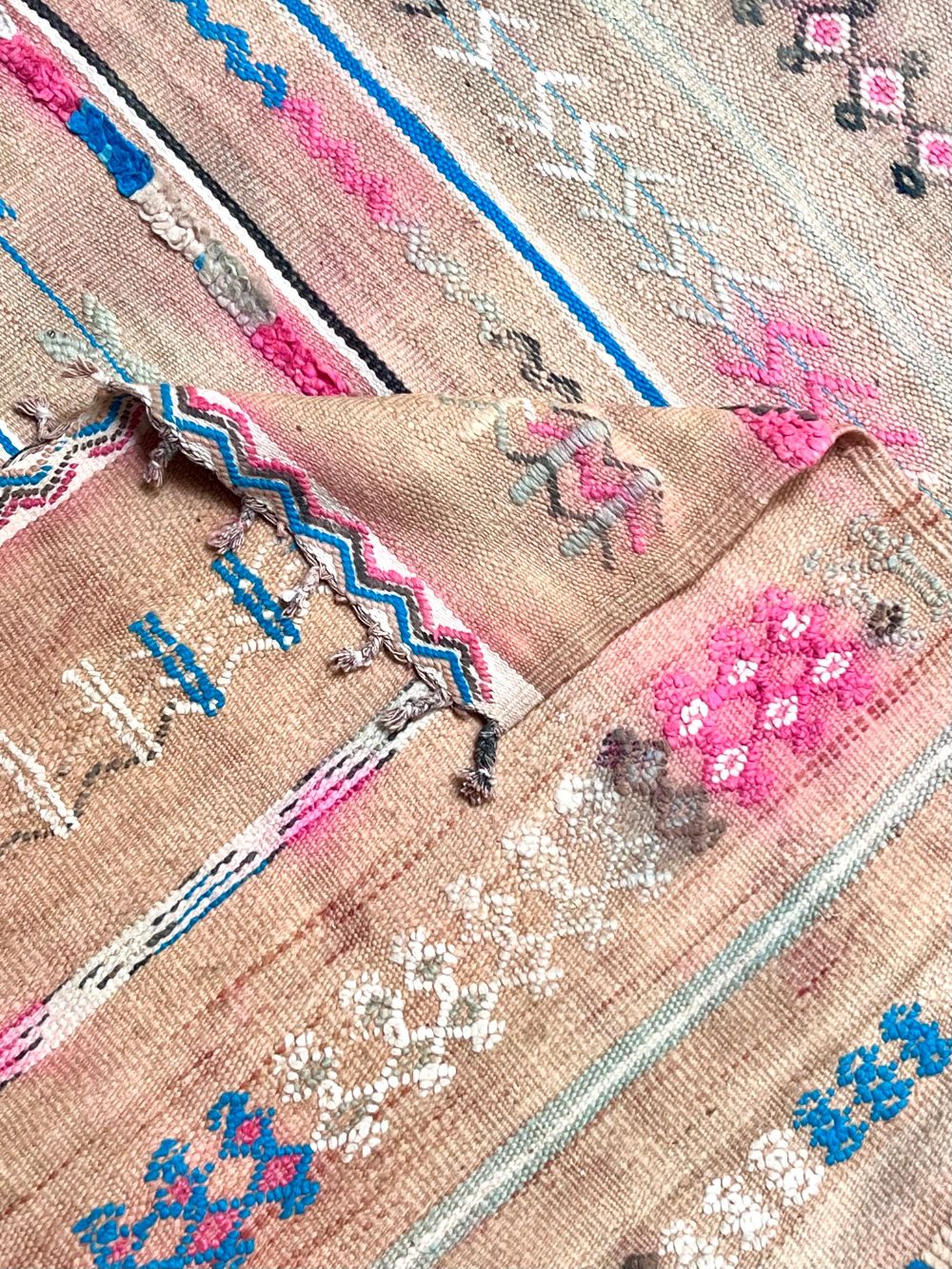 Marokkolainen nukaton matto 190x165cm