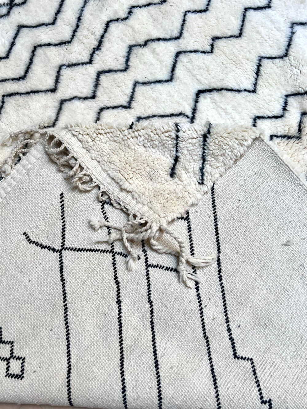 Moroccan Oued Rug 250x215cm