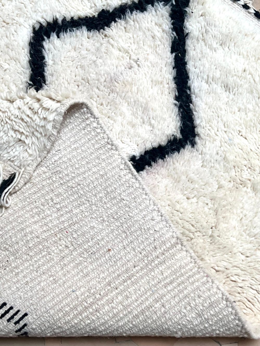 Moroccan Black & White Rug 140x105cm