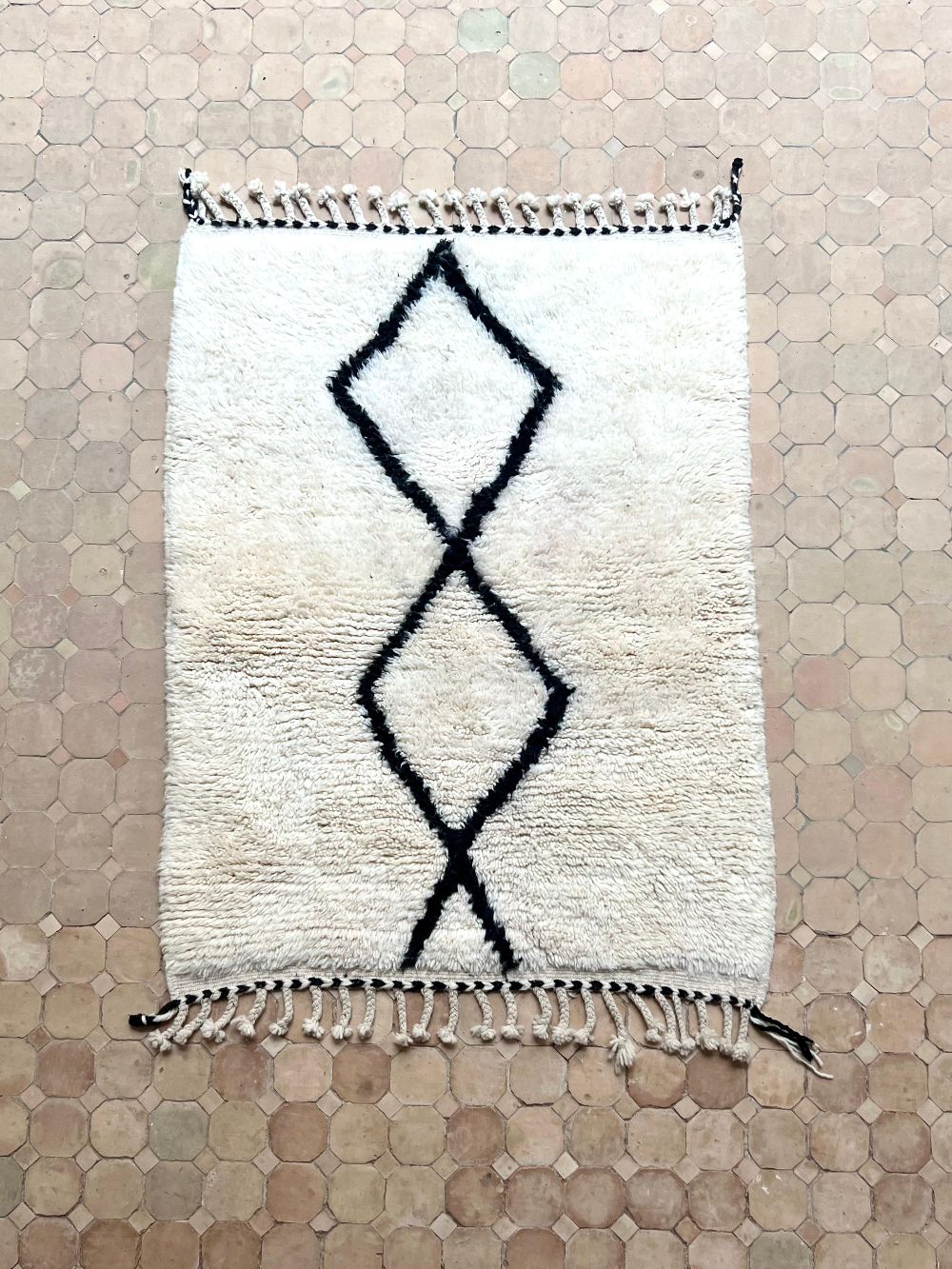Moroccan Black & White Rug 140x105cm