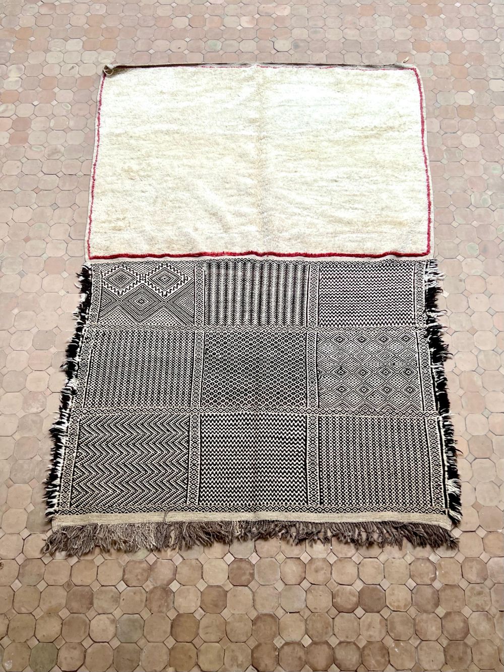 Marokkolainen nukaton matto 250x165cm