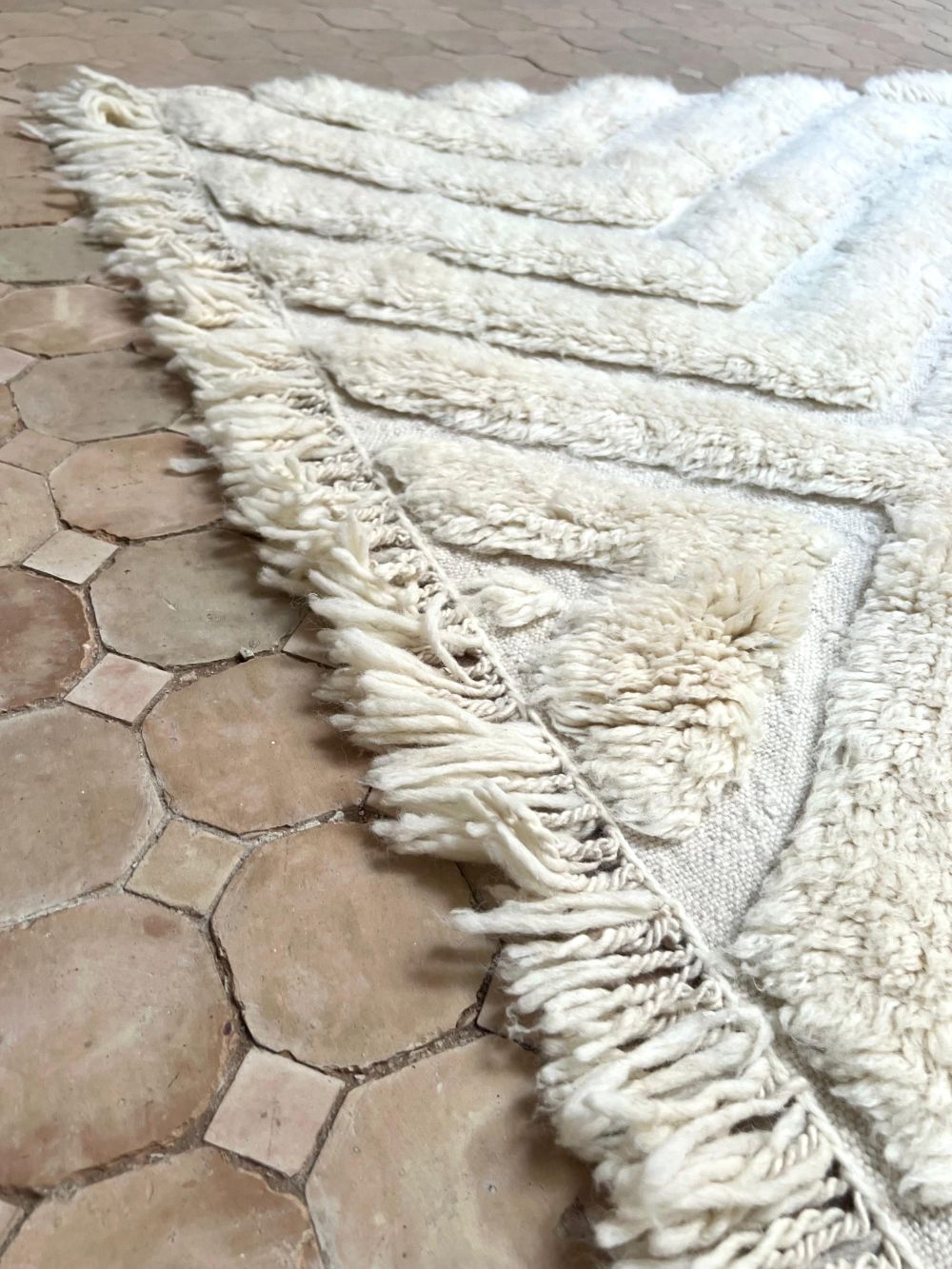 Marokkolainen valkoinen matto 230x145cm