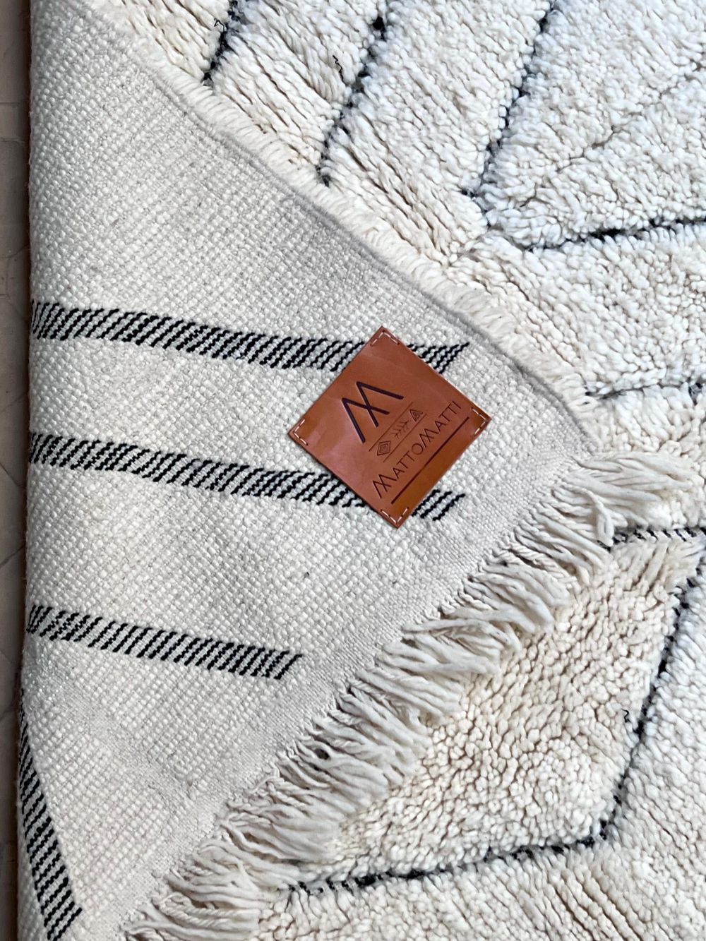 Marokkolainen mustavalkoinen matto 240x160cm