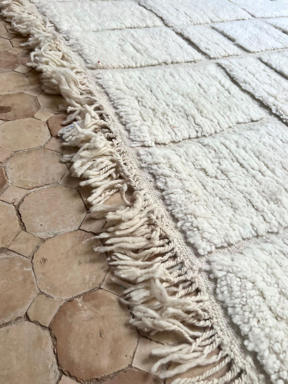 Marokkolainen valkoinen matto 240x155cm