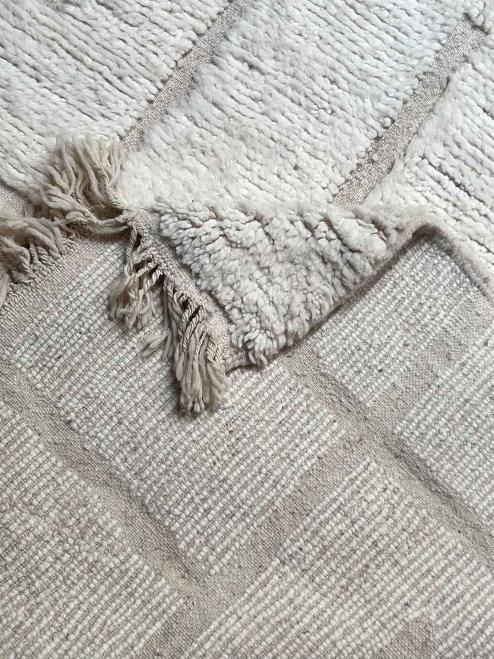 Marokkolainen valkoinen matto 240x155cm