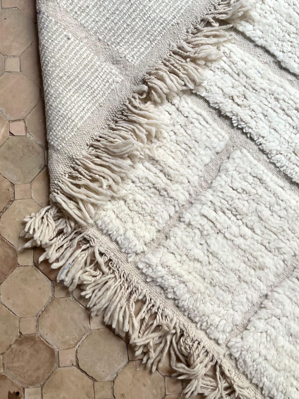 Marokkolainen valkoinen matto 240x155cm