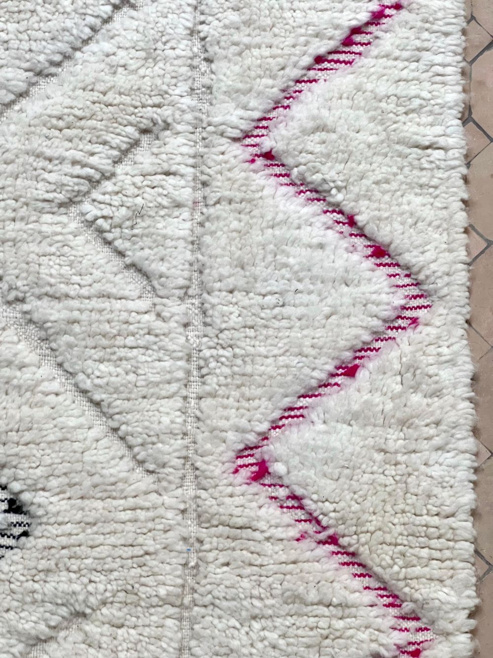 Marokkolainen mustavalkoinen matto 230x155cm