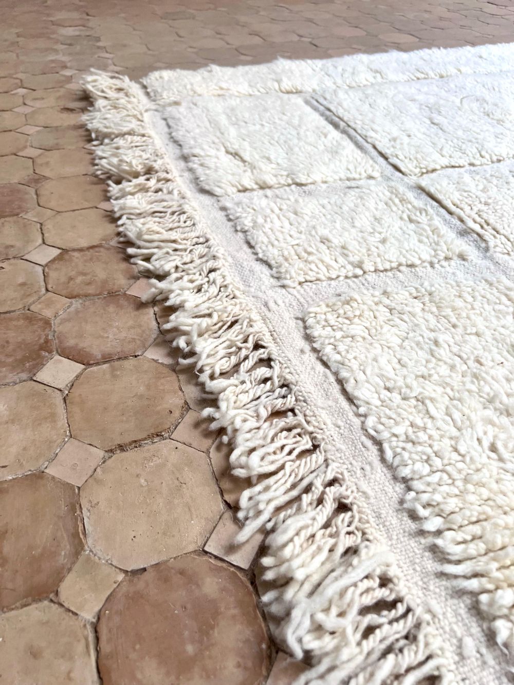 Marokkolainen valkoinen matto 285x200cm