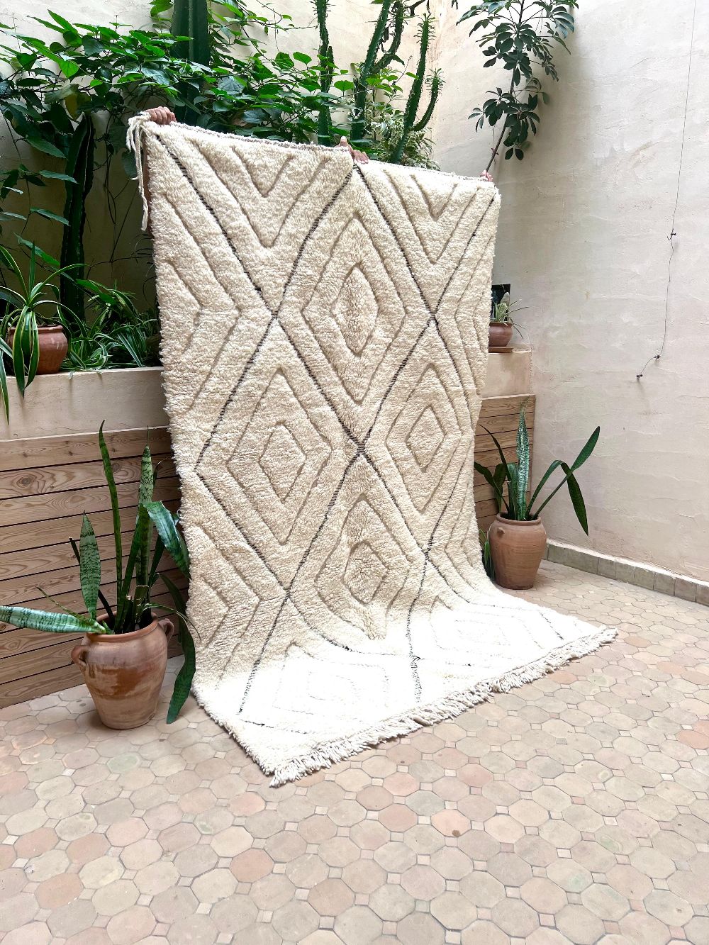 Marokkolainen mustavalkoinen matto 240x160cm