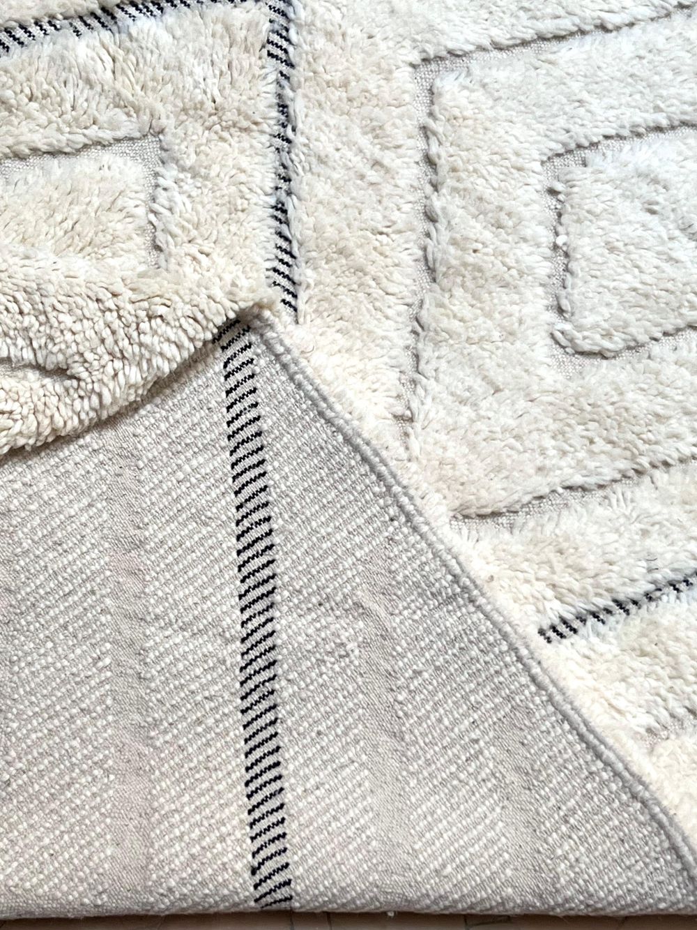 Marokkolainen mustavalkoinen matto 240x160cm