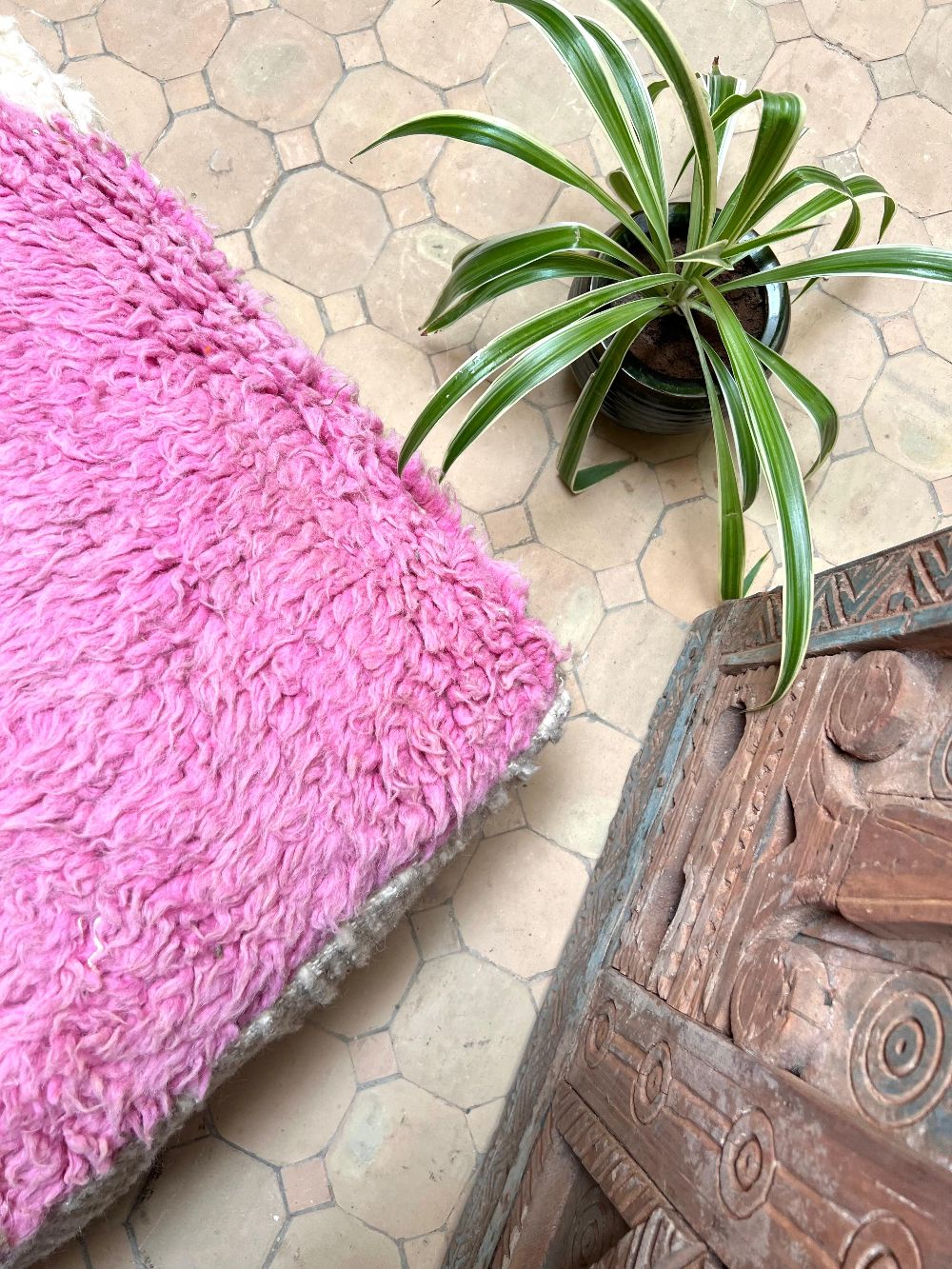 Marokkolainen vaaleanpunainen pouf