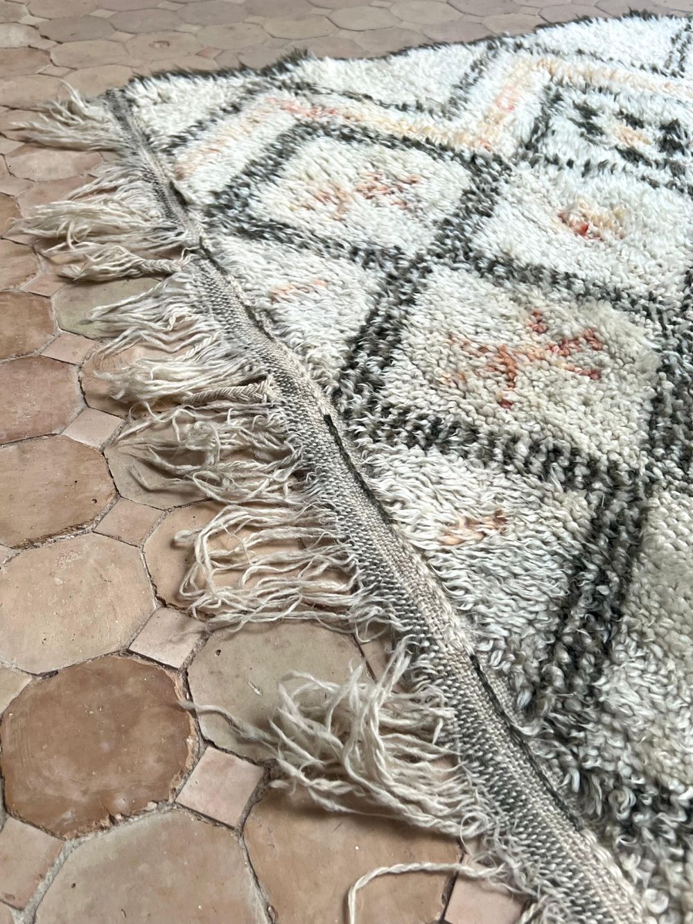 Reserved Julianna : Moroccan Vintage Beni Ouarain Rug 285x220cm
