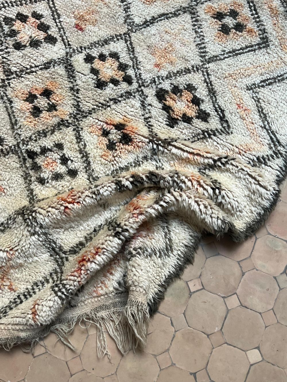 Reserved Julianna : Moroccan Vintage Beni Ouarain Rug 285x220cm