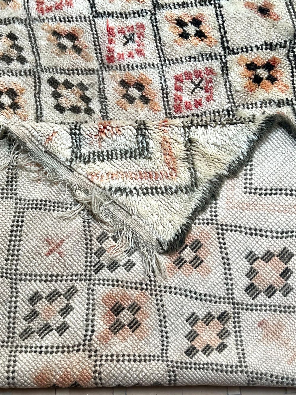 Reserved Julianna : Moroccan Vintage Beni Ouarain Rug 285x220cm