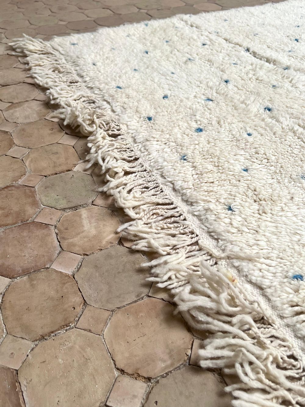 Marokkolainen pilkullinen matto 300x200cm