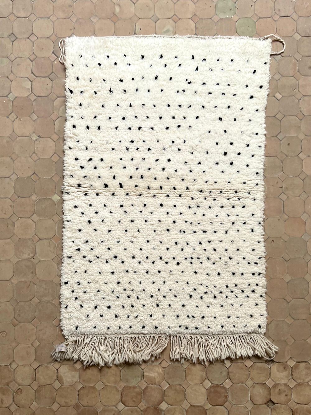 Marokkolainen pilkullinen matto 140x95cm