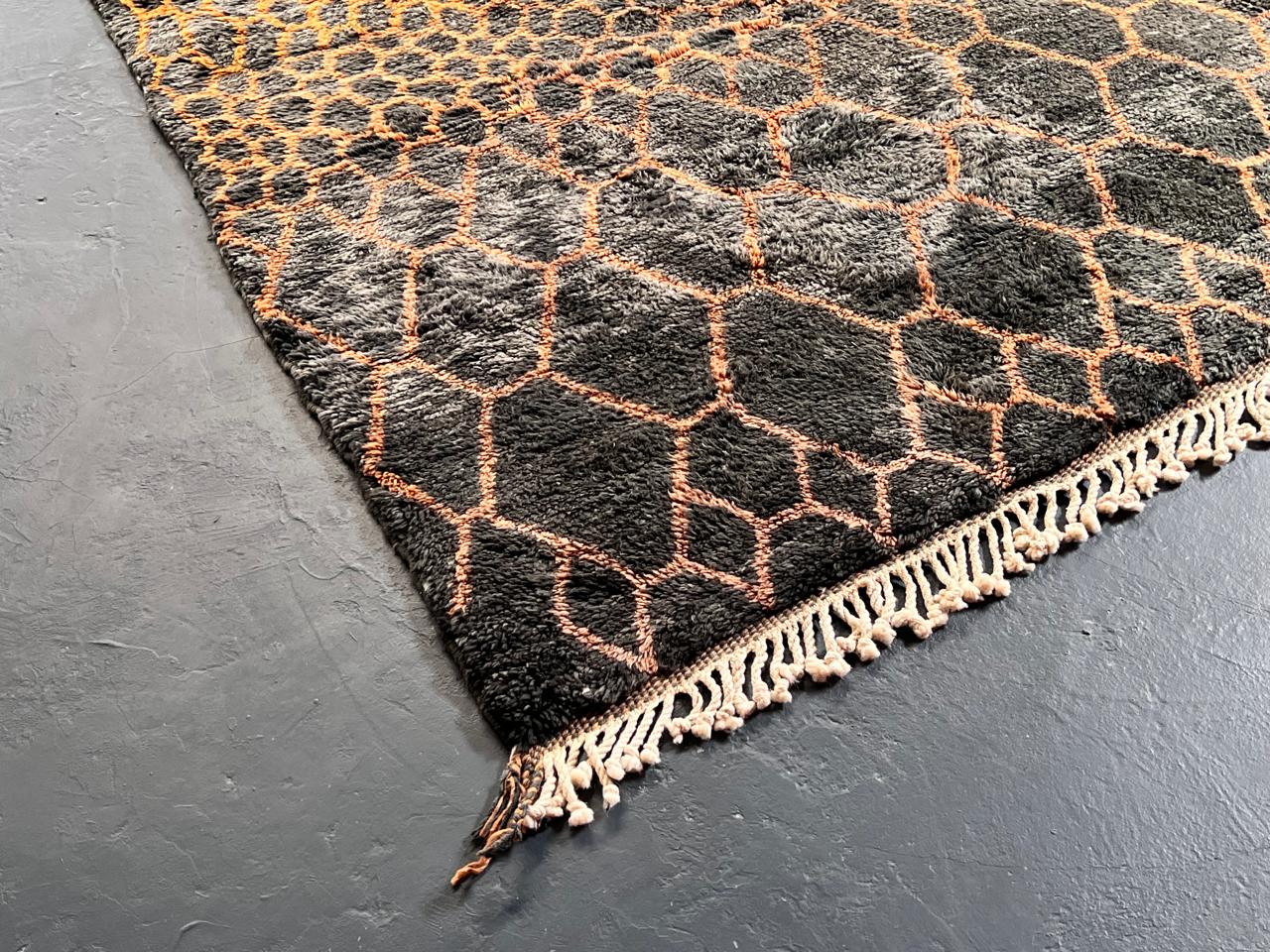 Marokkolainen Musta Pantteri matto 415x320cm