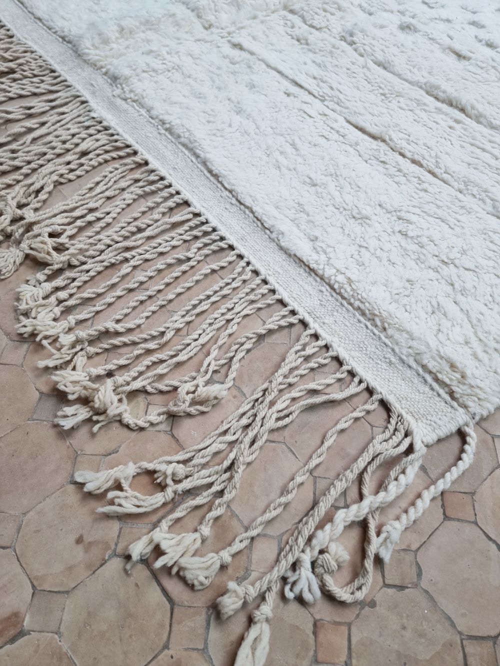 Marokkolainen valkoinen matto 280x185cm