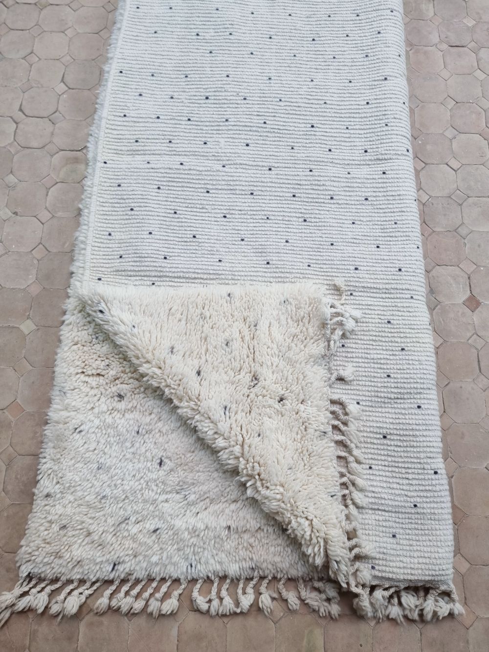 Marokkolainen pilkullinen matto 255x170cm