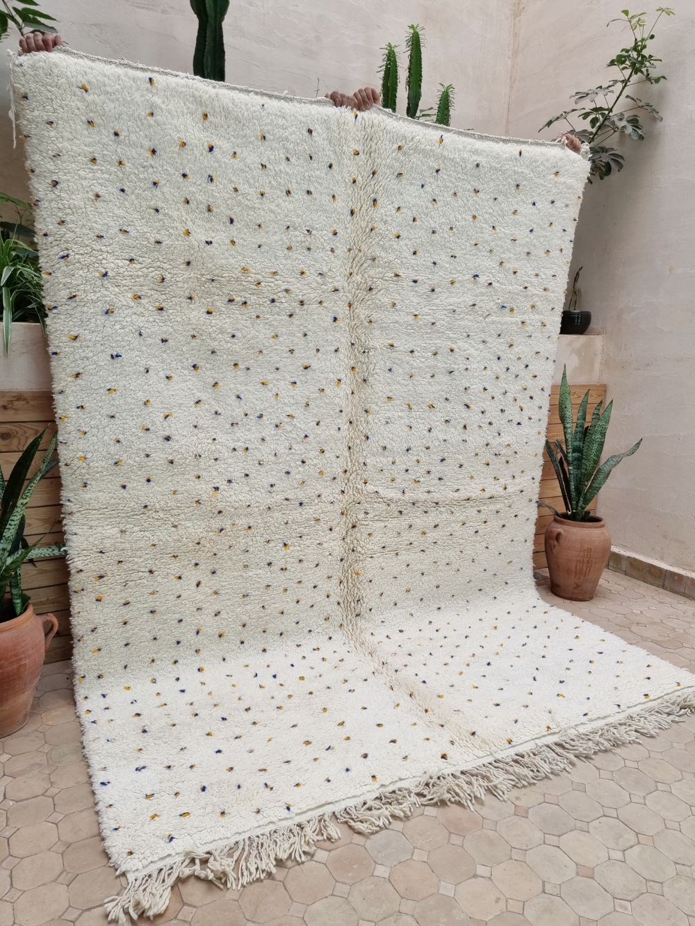 Marokkolainen pilkullinen matto 250x185cm