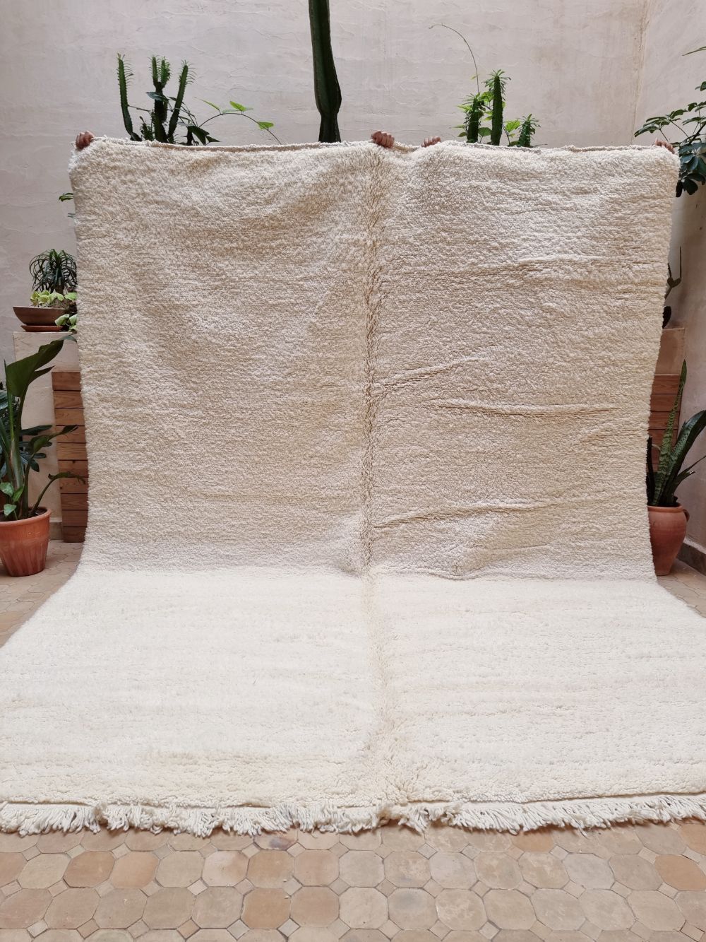 Marokkolainen valkoinen matto 335x260cm