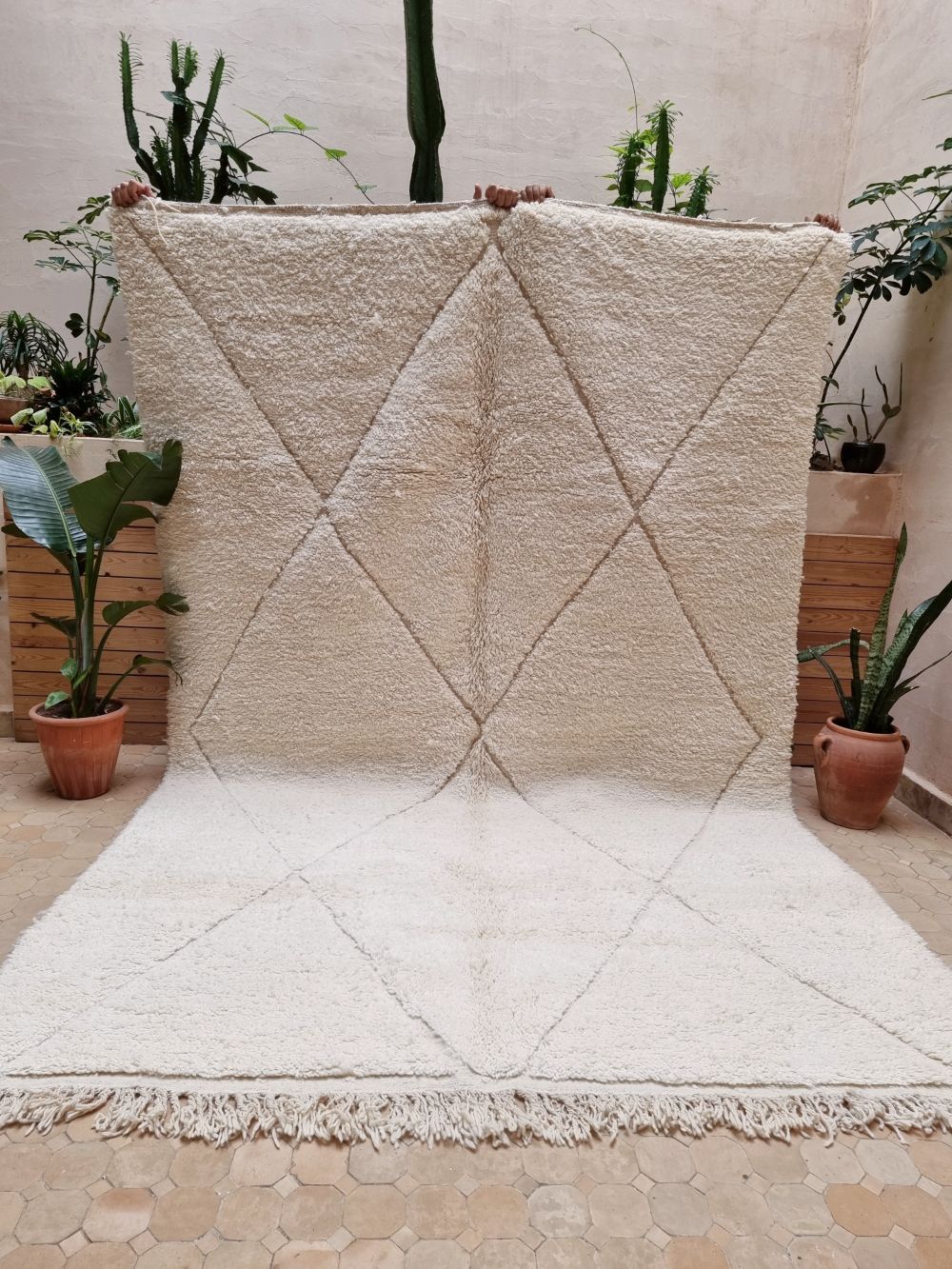 Marokkolainen valkoinen matto 315x210cm