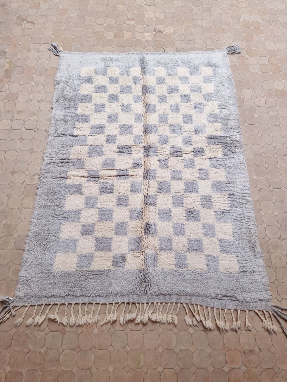 Moroccan Checkered Frame Rug 220x160cm
