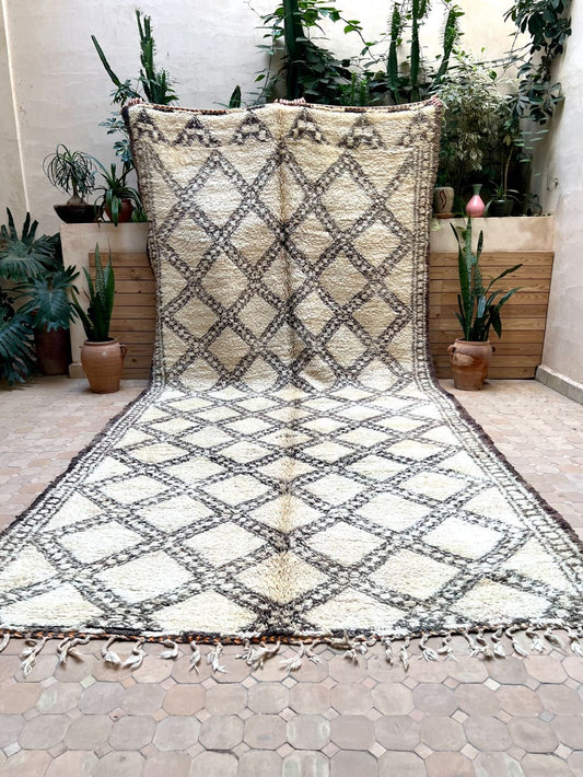 Moroccan Vintage Beni Ouarain Rug 430x200cm