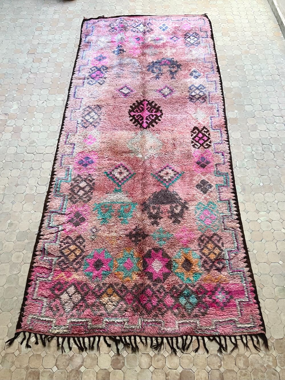 Sony music event : Marokkolainen vintage Boujaad matto 420x180cm