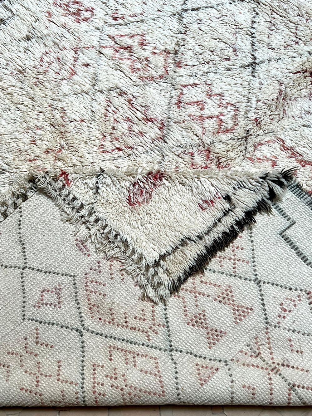 Moroccan Vintage Beni Ouarain Rug 315x205cm