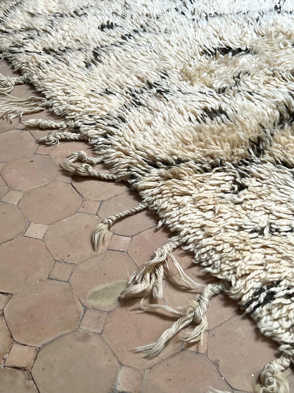 Moroccan Vintage Beni Ouarain Rug 375x190cm