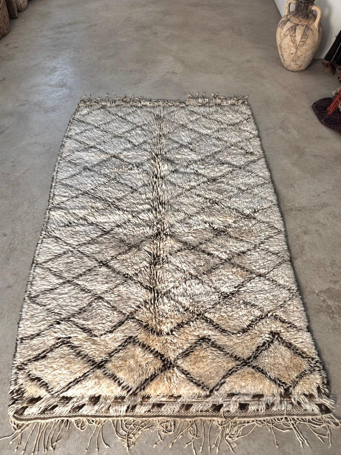 Moroccan Vintage Beni Ouarain Rug 275x180cm
